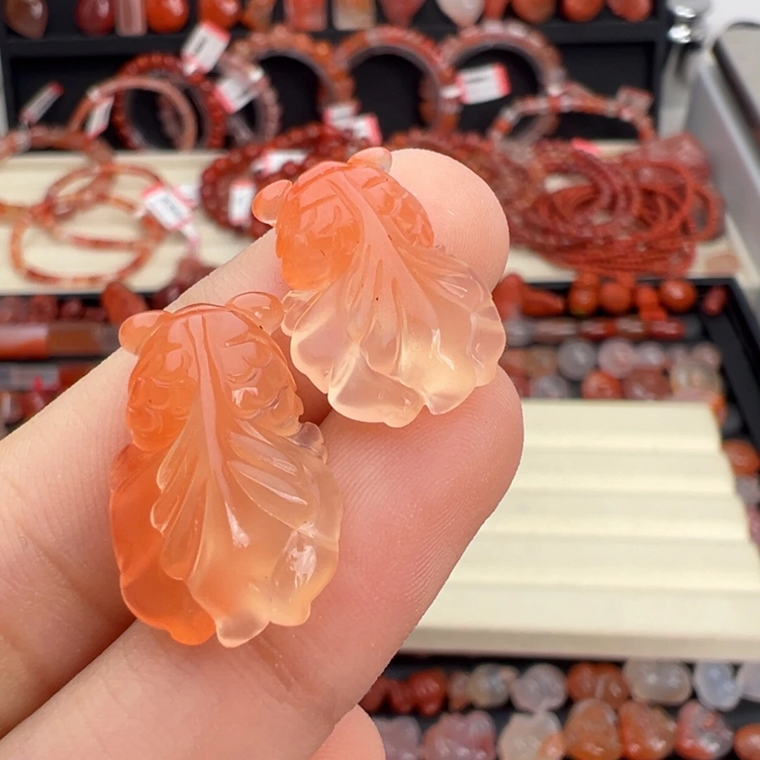 紫***莱南红玛瑙未镶嵌颈饰两颗金鱼