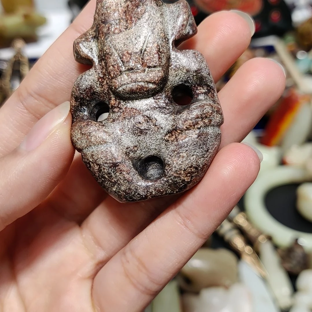 透闪石质玉未镶嵌颈饰