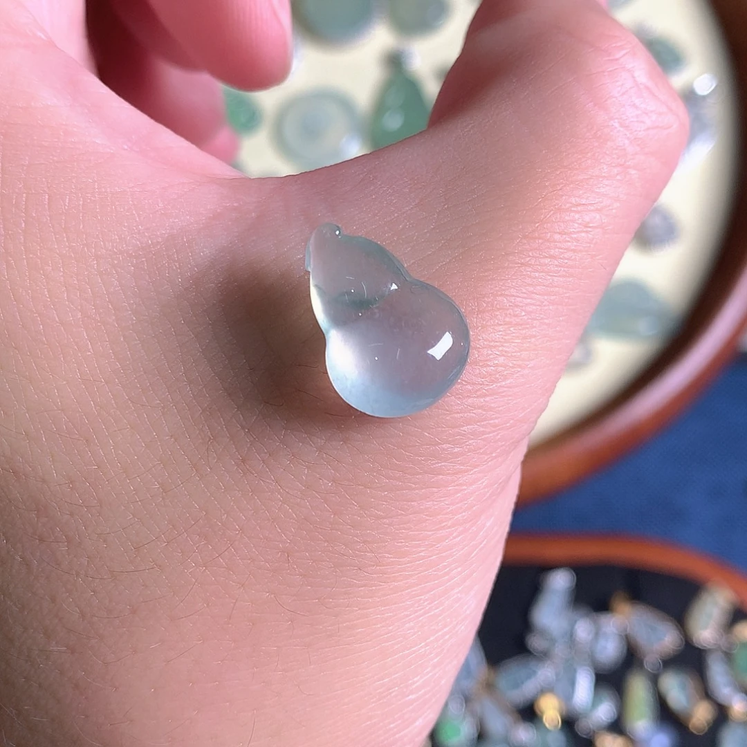 翡翠未镶嵌颈饰葫芦