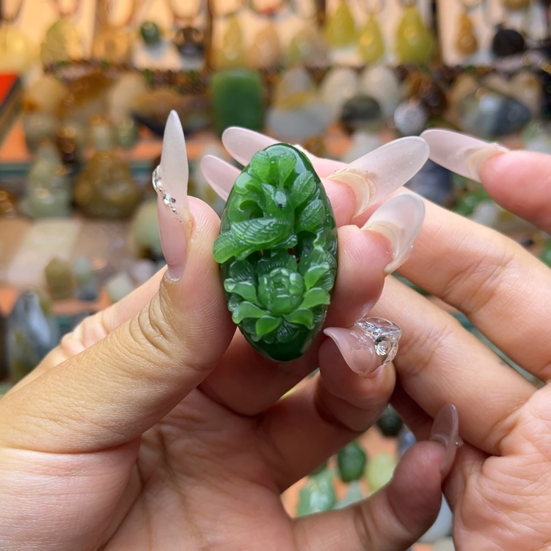 和田玉未镶嵌颈饰榕**意