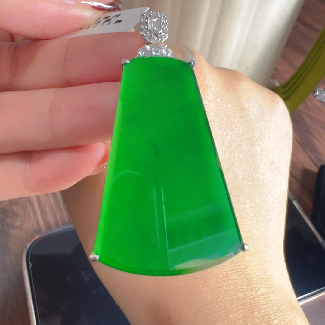 过***烟翡翠银S925镶嵌颈饰无事牌