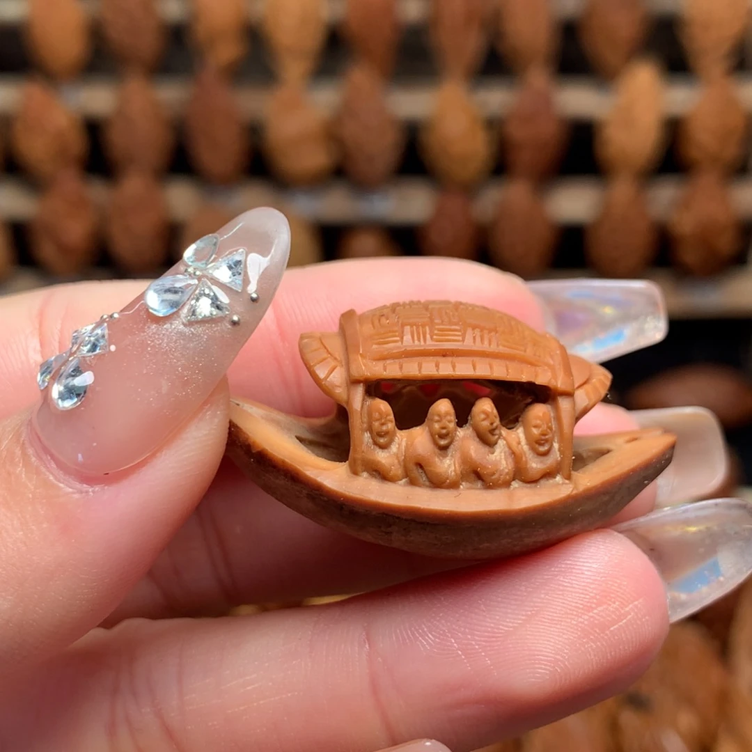 把件橄榄核镂空核舟