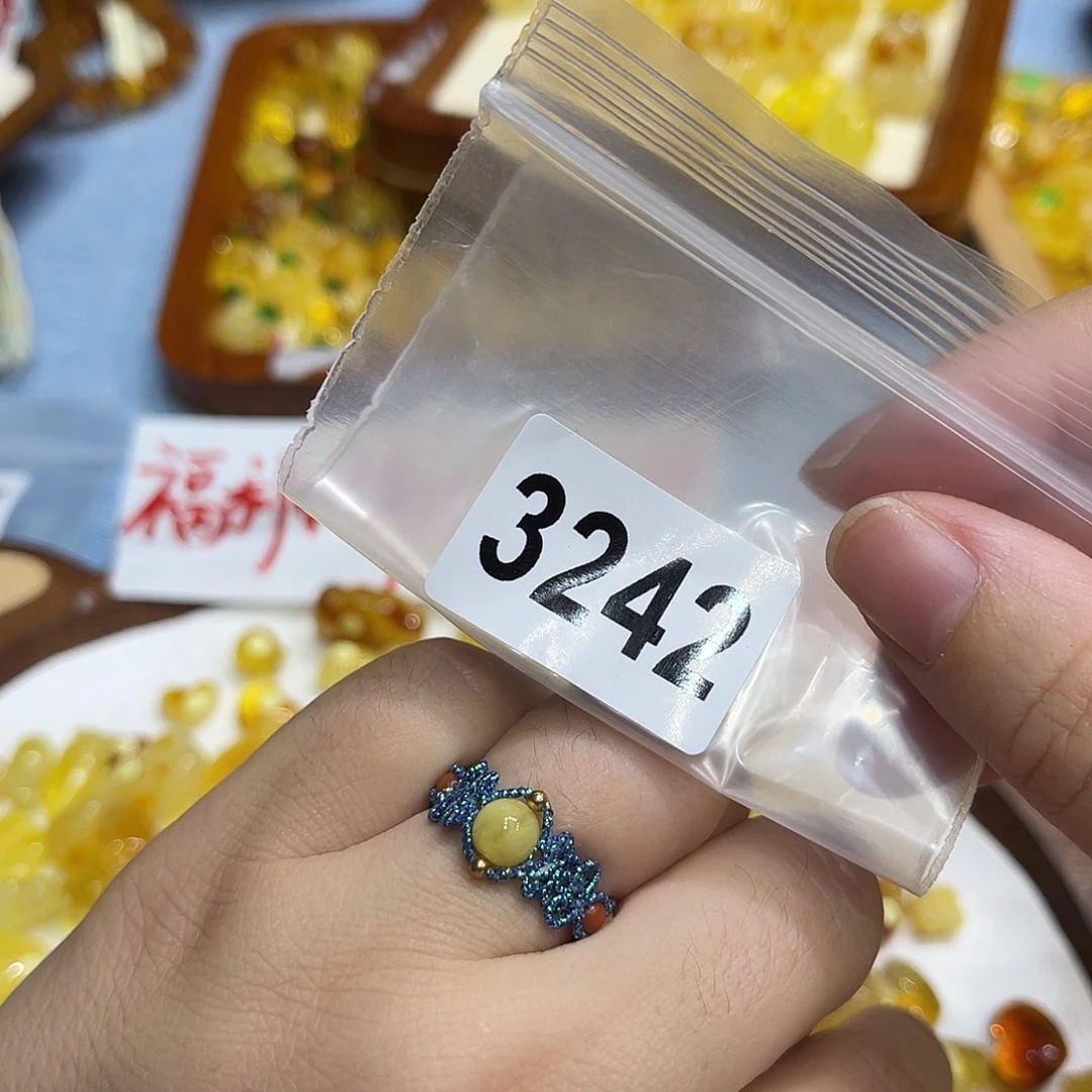 Y***｀琥珀未镶嵌珠宝奇石