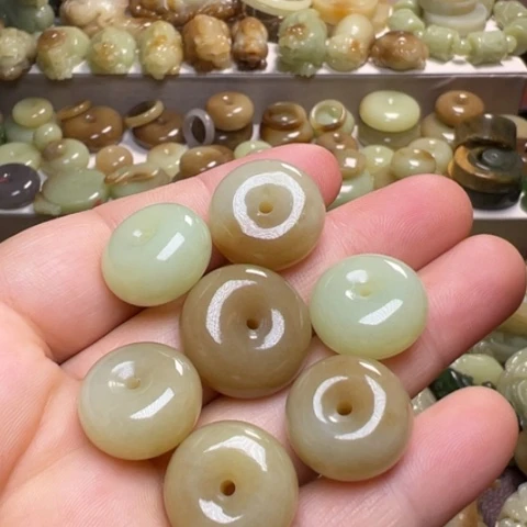 【闪购商品】和田玉挂件多拍发一未镶嵌透闪石玉