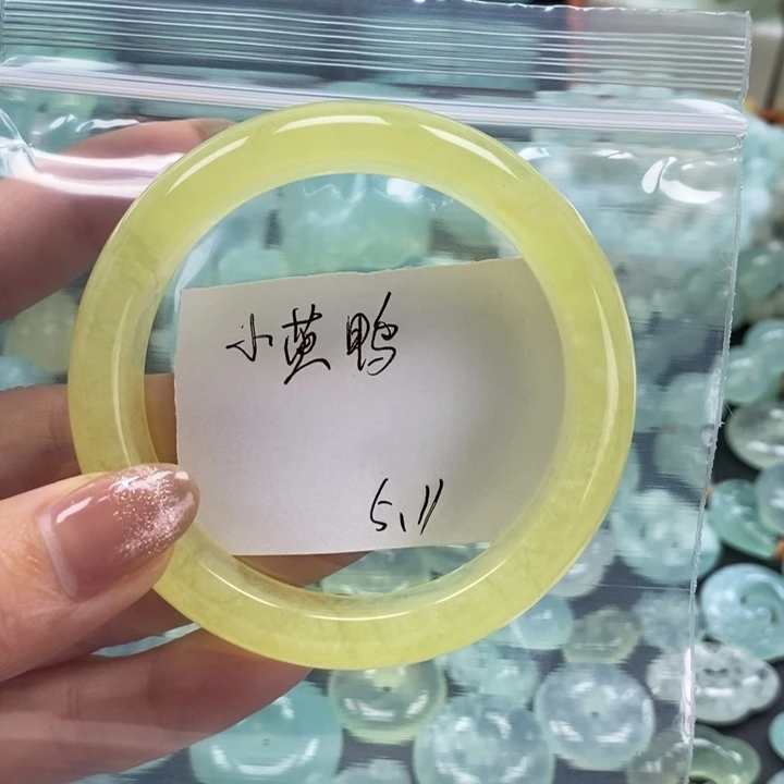 蛇纹石玉未镶嵌手镯小*鸭