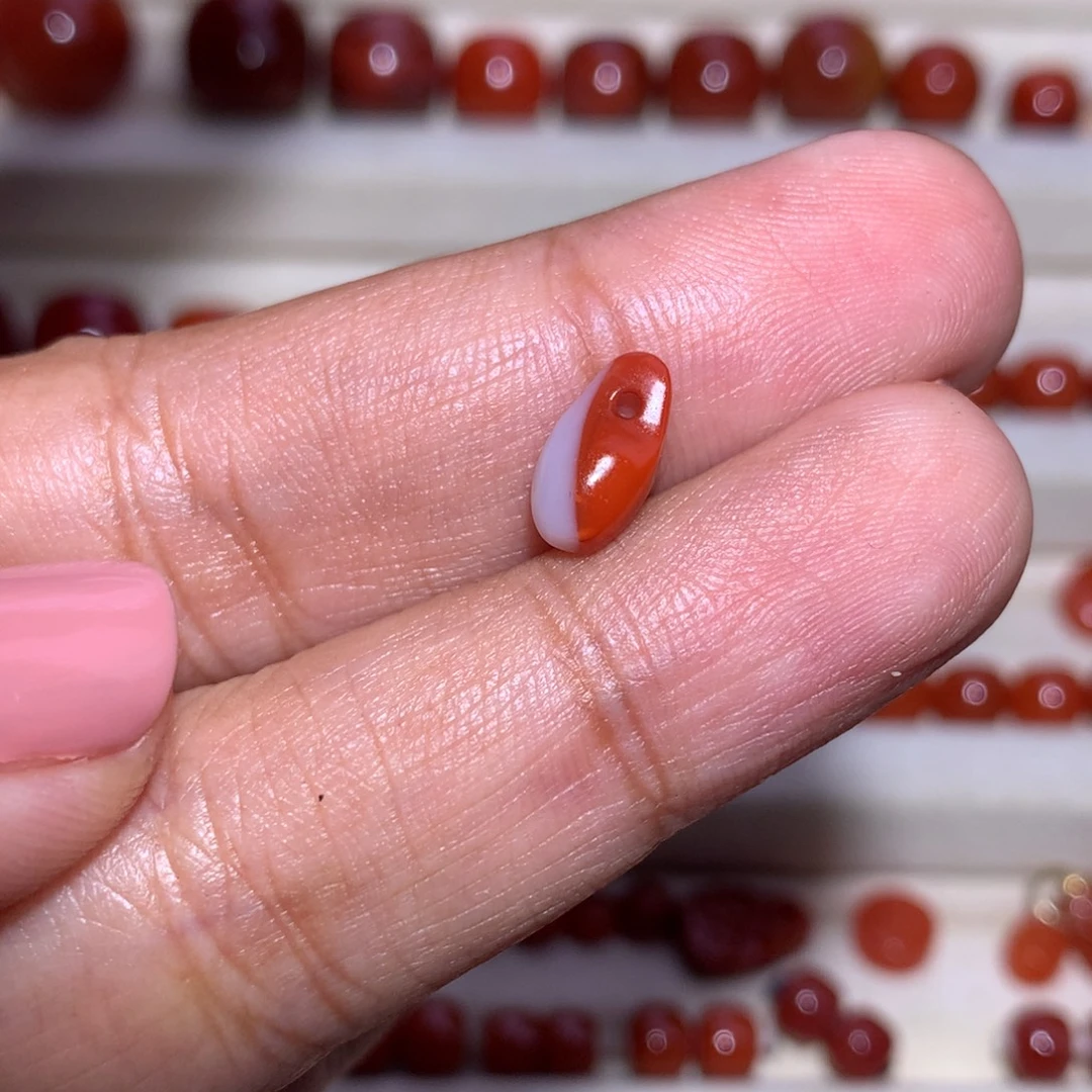 南红玛瑙未镶嵌卡子红白特色