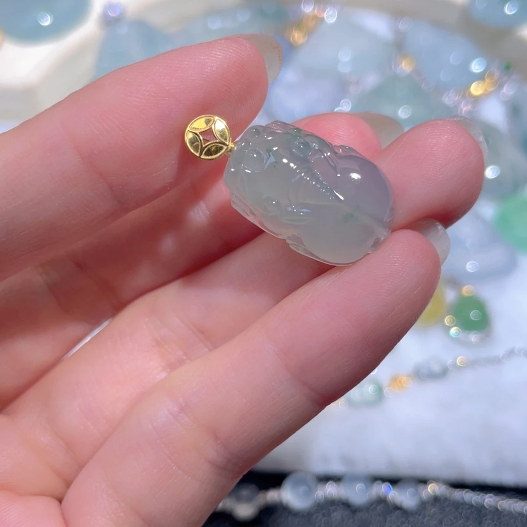 翡翠18K金镶嵌颈饰翡翠