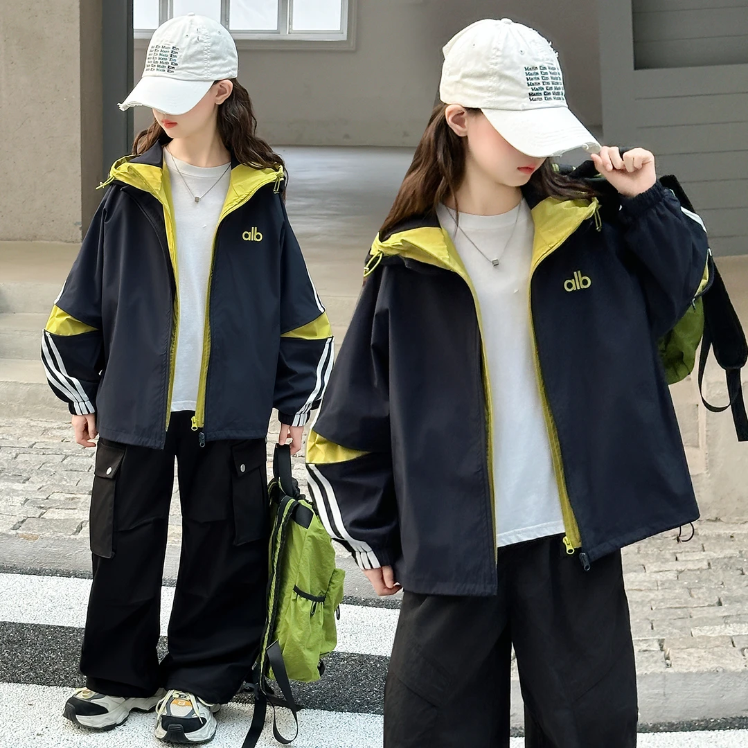 女童外套春秋款2025年款衣服儿童秋装网红时髦中大童休闲冲锋衣潮