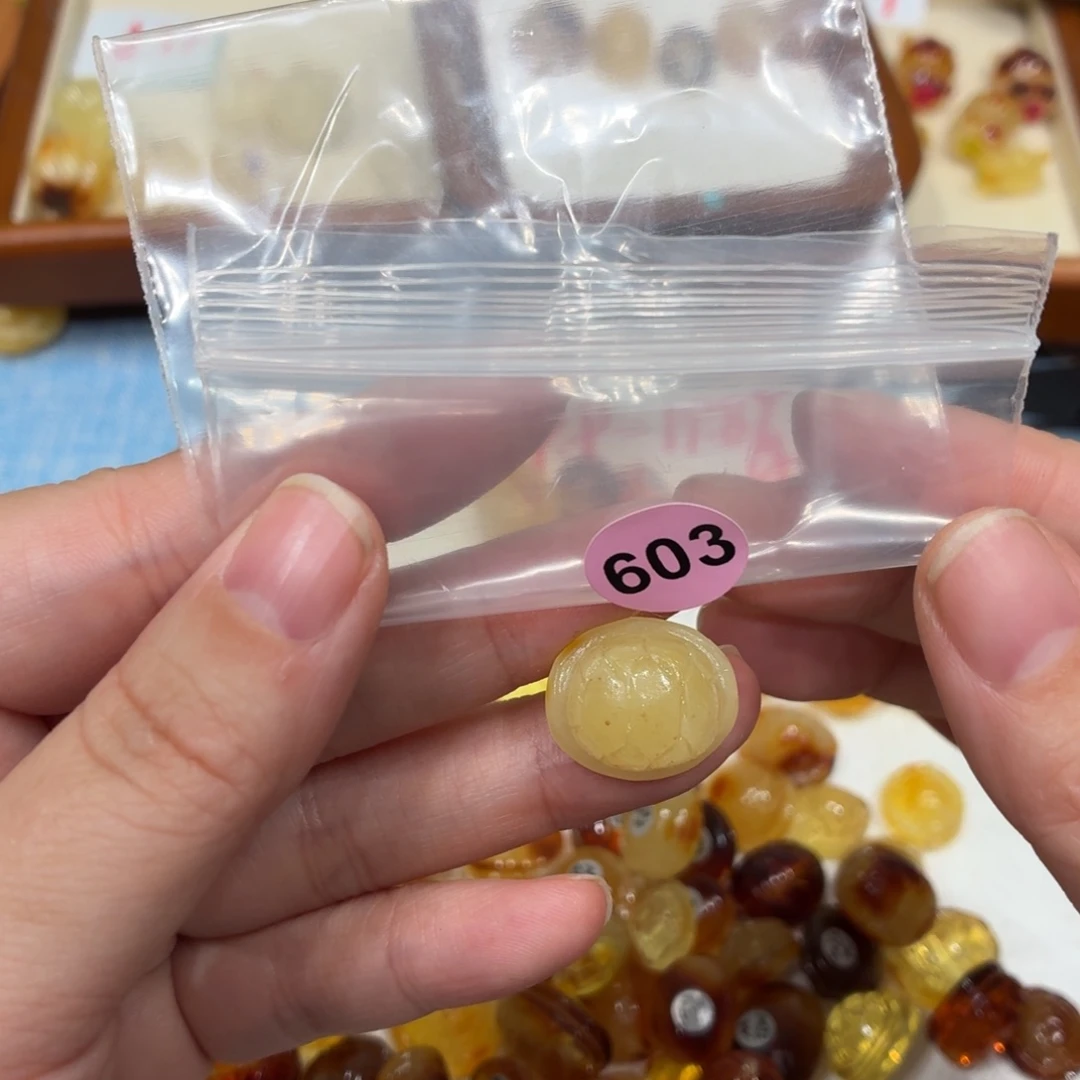 琥珀未镶嵌珠宝奇石