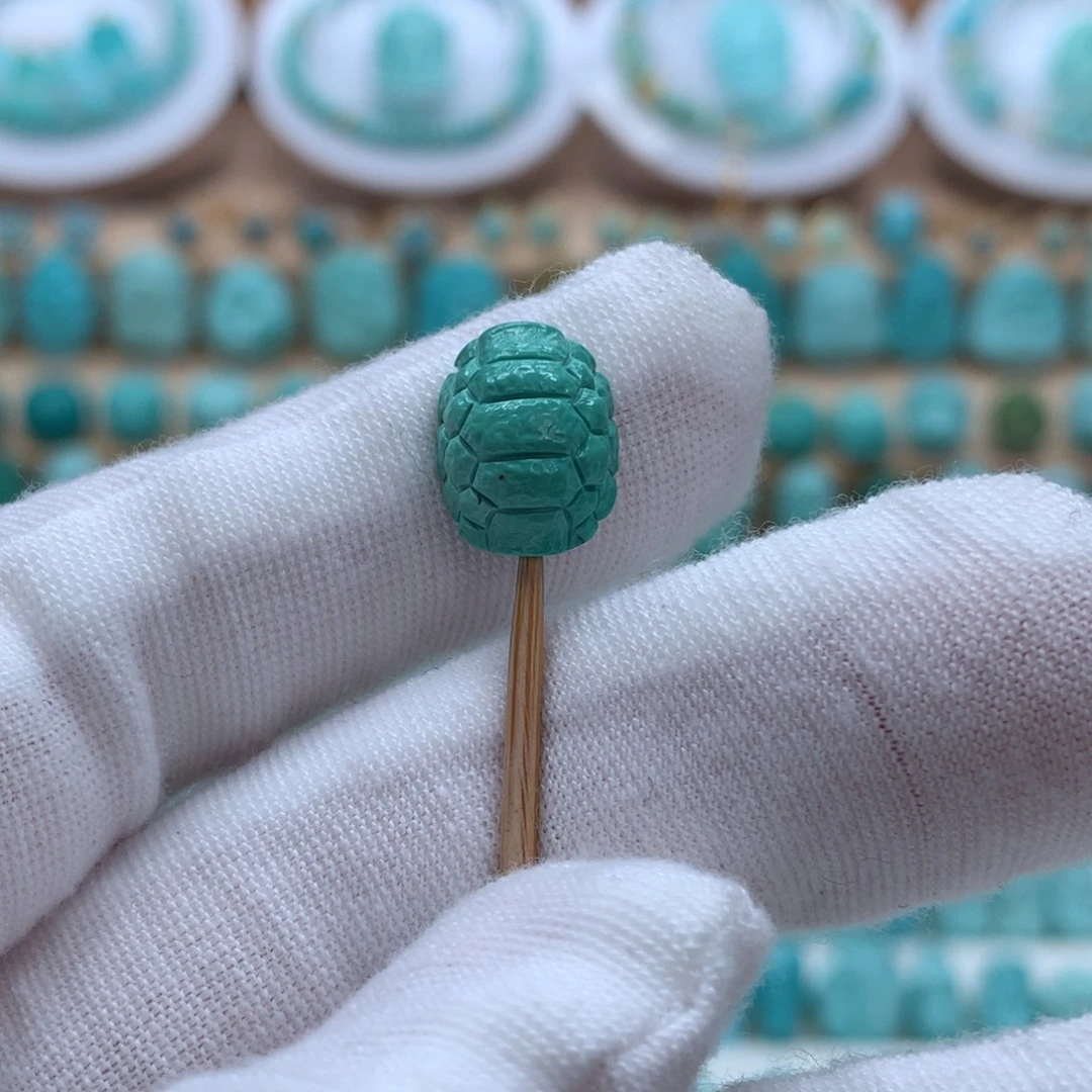 绿松石未镶嵌原矿绿松石富甲配饰