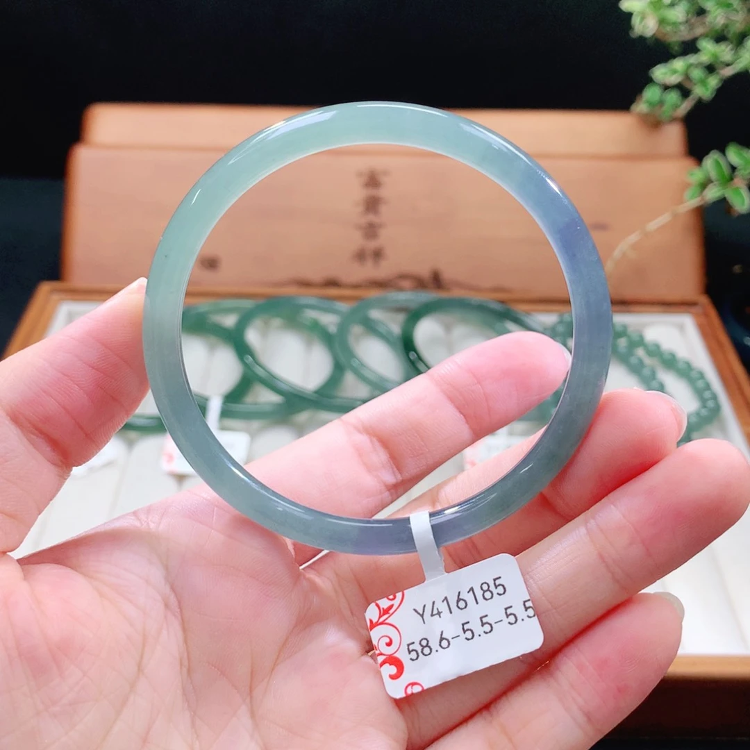翡翠手镯（圆镯）未镶嵌