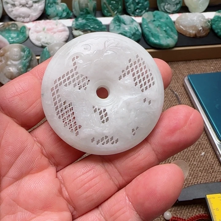 境***生独山玉未镶嵌颈饰