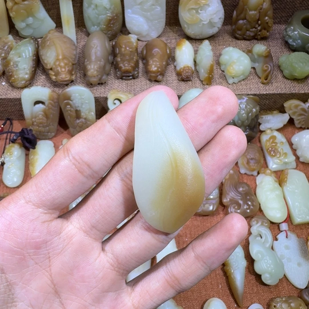 初***-和田玉未镶嵌颈饰