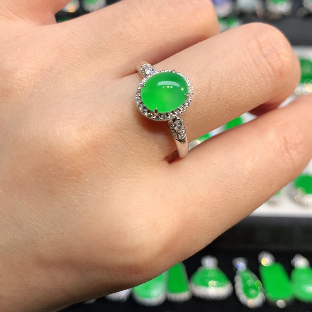 翡翠18K金镶嵌戒指