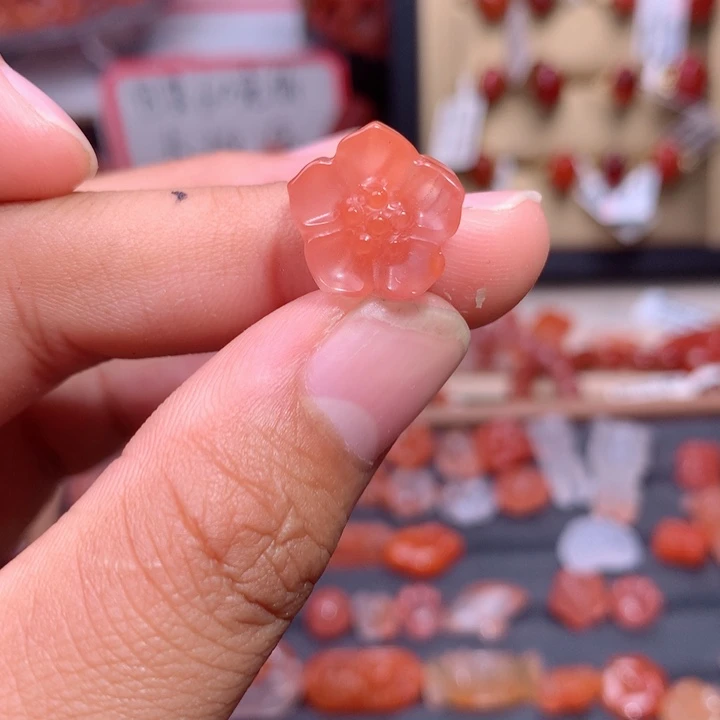 南红玛瑙未镶嵌如意莲花