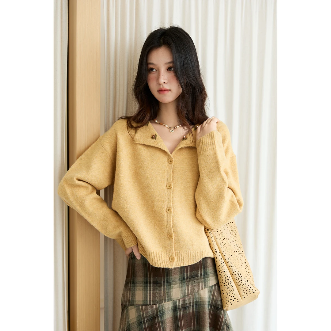 谜秀新品复古黄手工花朵开衫女秋冬纱线小翻领针织外套宽松百搭