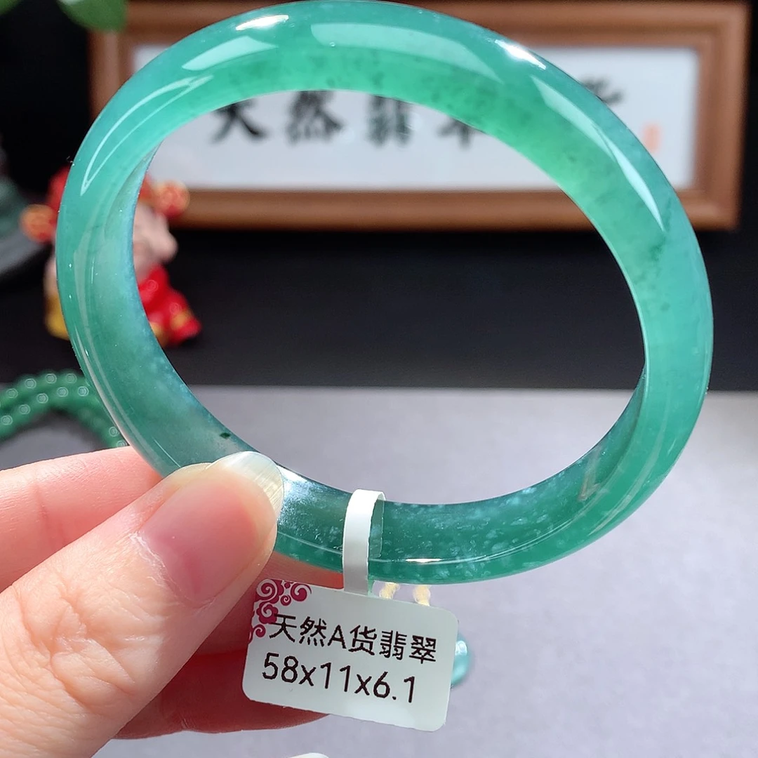 未镶嵌手镯（圆镯）翡翠