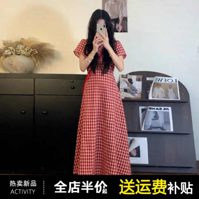 2025新款法式V领红色格子连衣裙子女夏季设计高级感气质收腰长裙