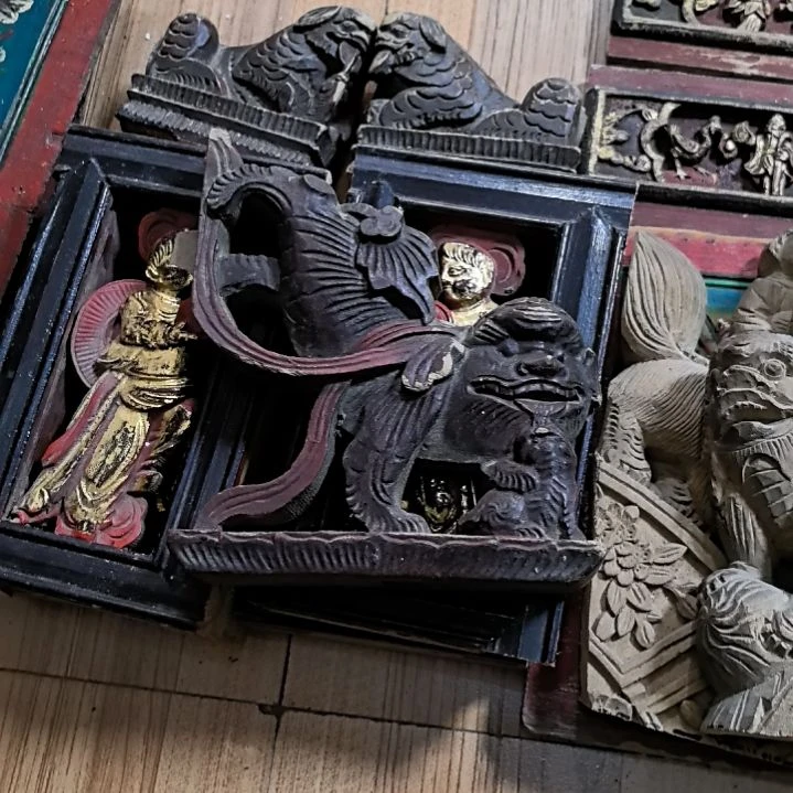 香樟木小****师香樟木工艺品