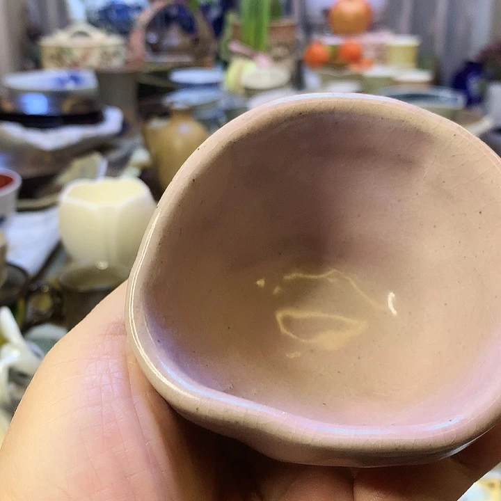 器物的色彩搭配起来很漂亮