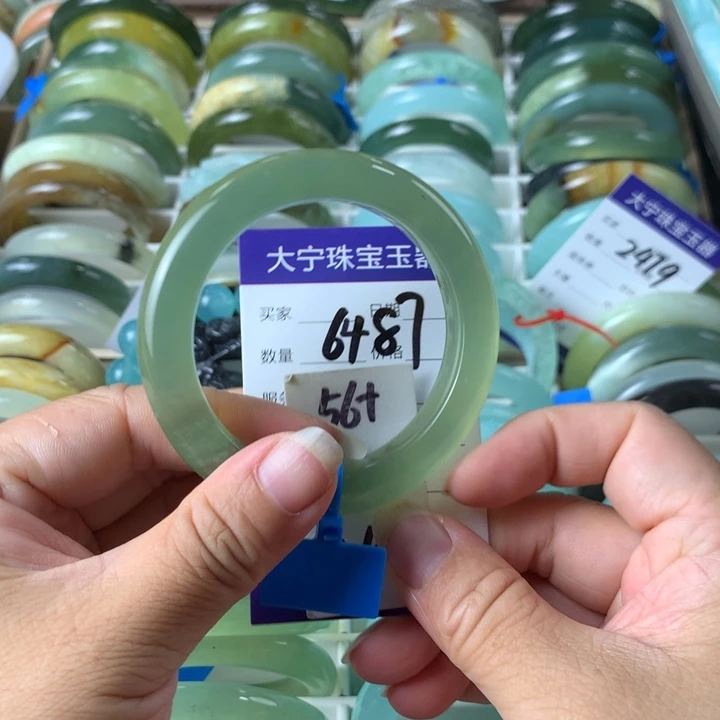 未镶嵌蛇纹石玉手镯小****猪6487