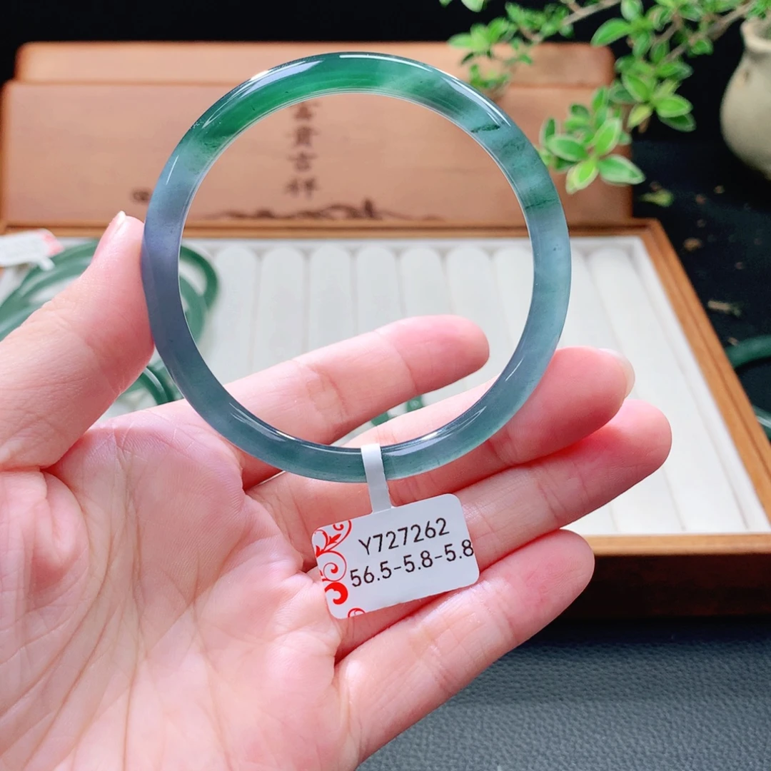 翡翠未镶嵌手镯（圆镯）