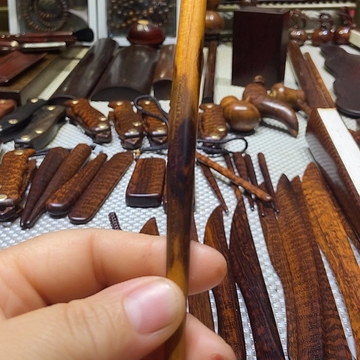 南美蛇纹木发簪一根