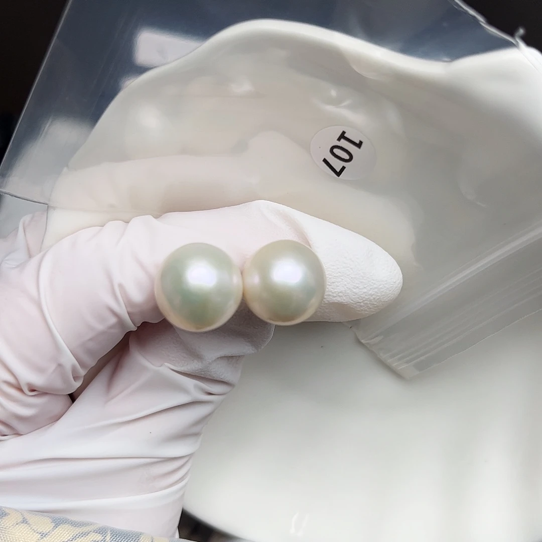 A***运银S925镶嵌淡水珍珠耳饰