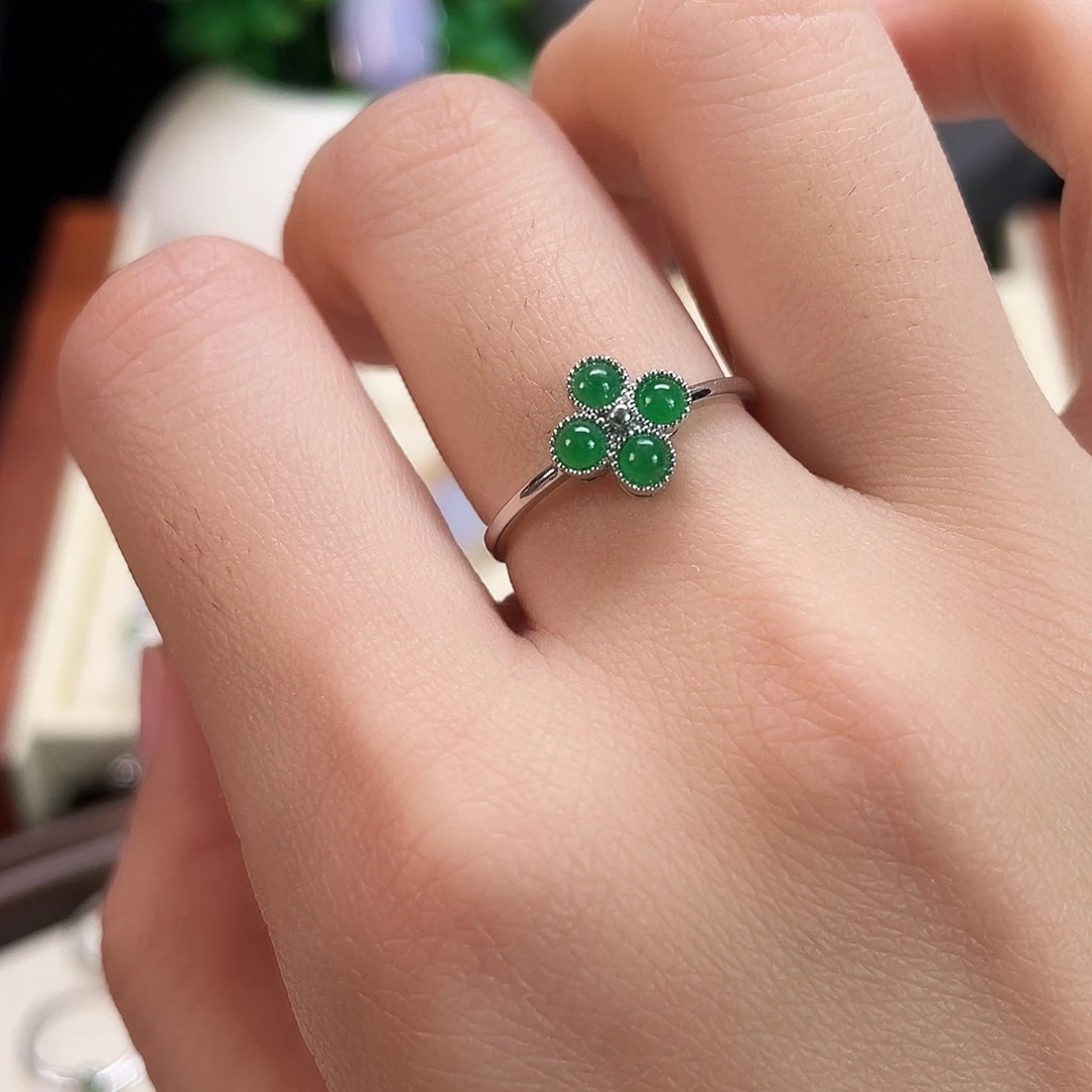 翡翠18K金镶嵌戒指