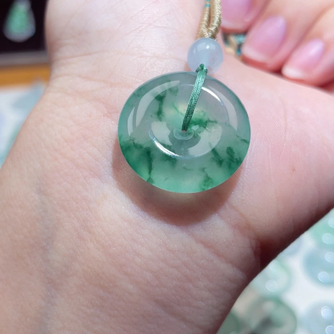 颈饰未镶嵌翡翠平安扣