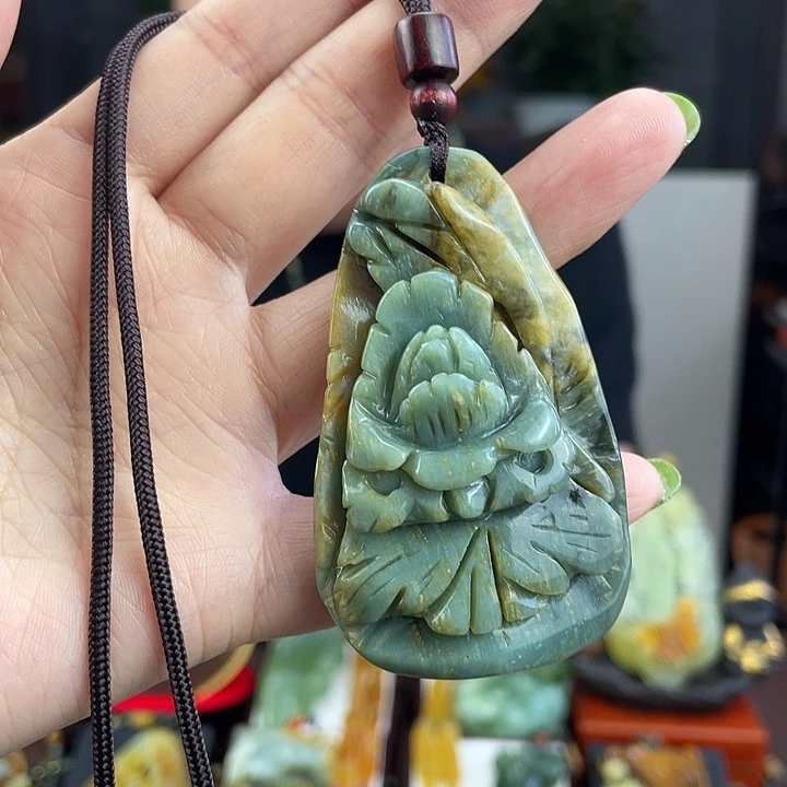 蛇纹石玉未镶嵌颈饰