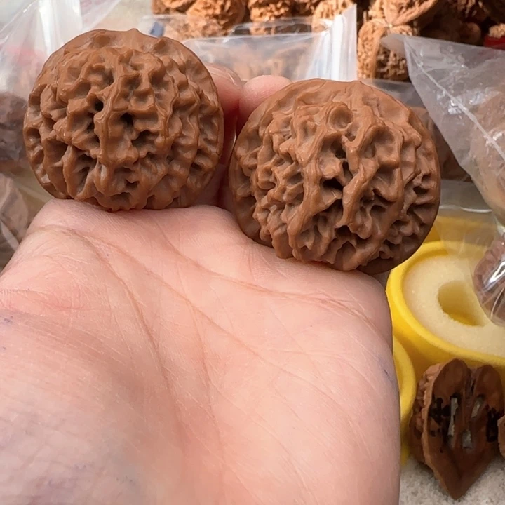 文玩核桃吊坠姥**腿秦闷40精