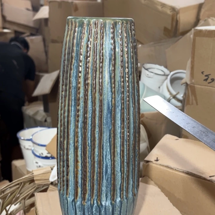 陶瓷花瓶微瑕捡漏出高32口7公分