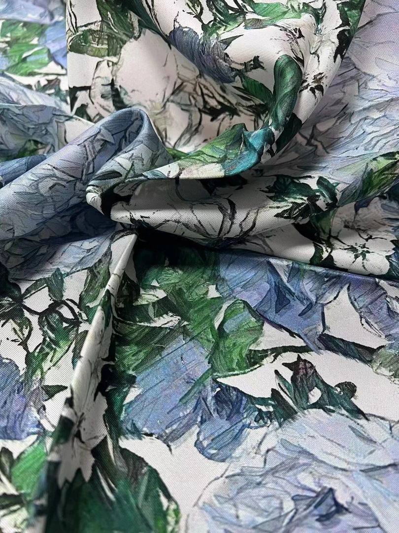 罗瑞亚拉花卉斜纹绸90方巾