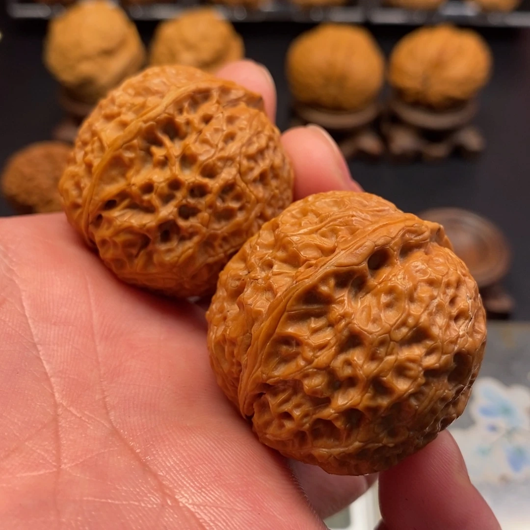 文玩核桃把件绣球