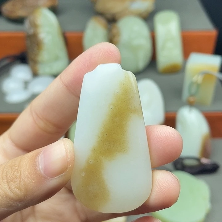 和田玉未镶嵌颈饰