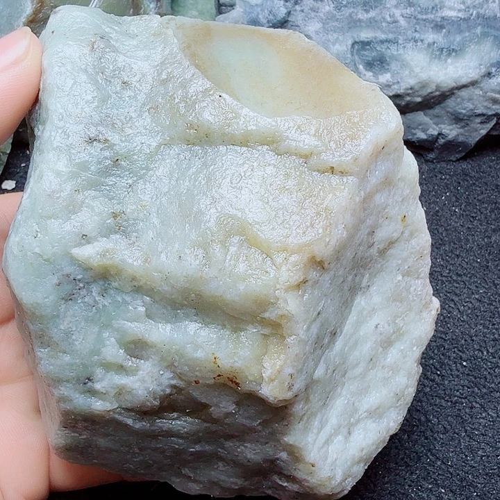 未镶嵌和田玉（糖玉）珠宝半成品