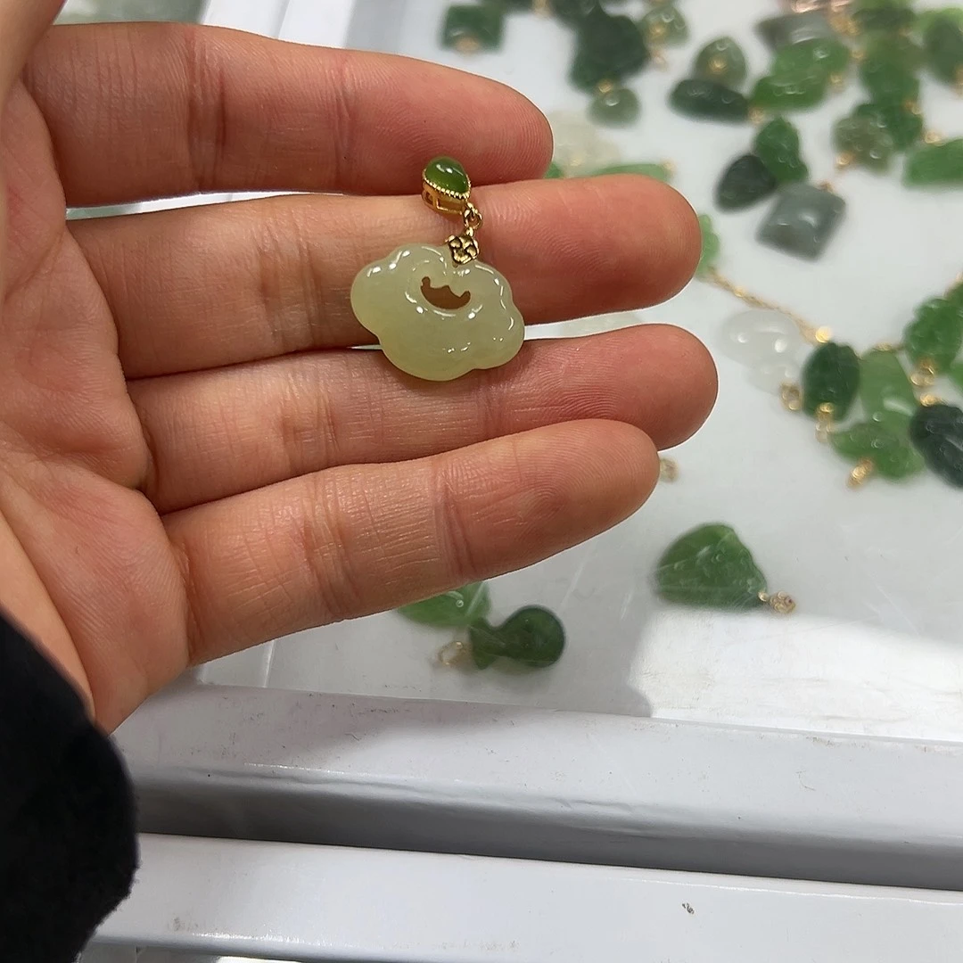 和田玉颈饰颜色多样性发货拍一发一银S925镶嵌玲**远