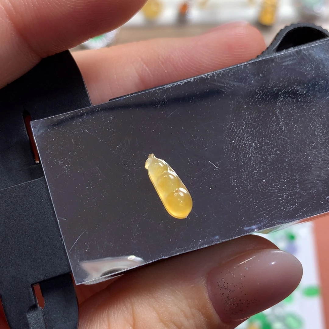 翡翠未镶嵌颈饰黄翡豆豆光很好