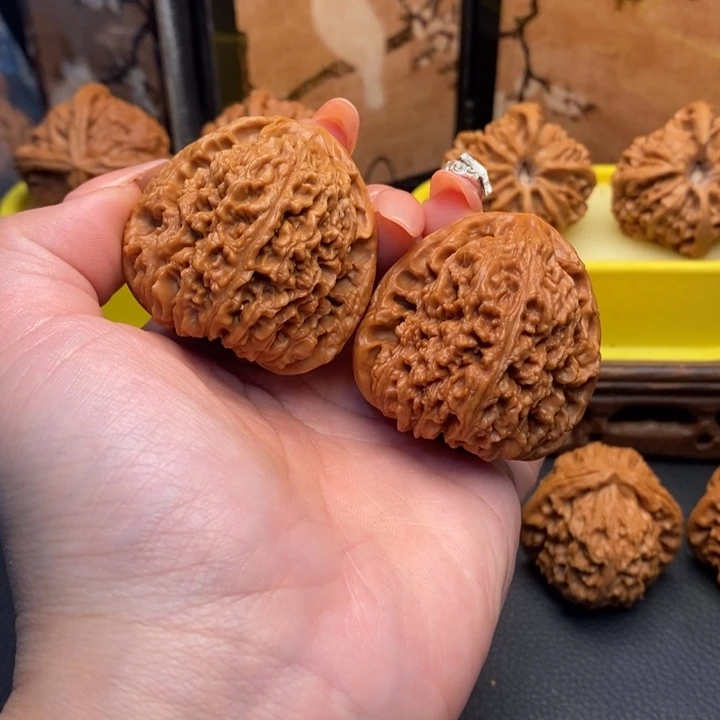 文玩核桃把件073三角疆42