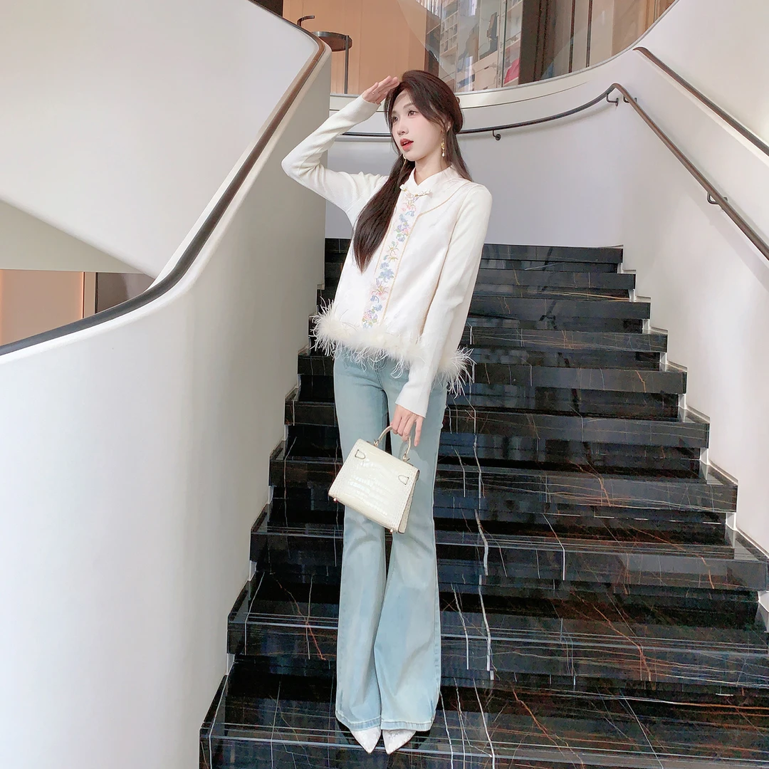 果果家 浅色微喇叭牛仔裤2025秋季女装高腰女薄款刺绣喇叭裤