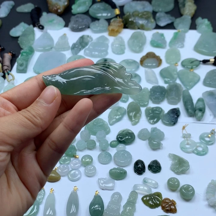 翡翠颈饰未镶嵌鱼