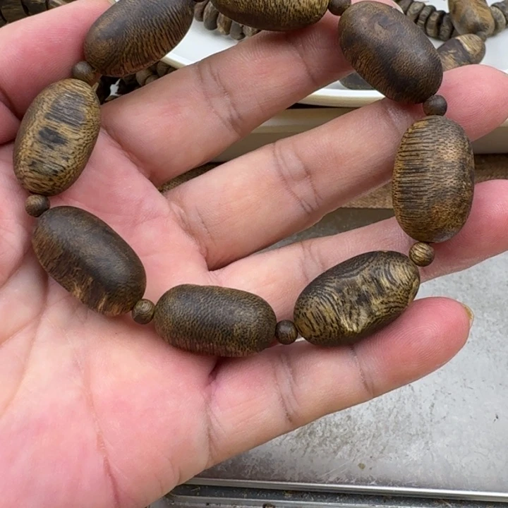 ****e沉香手串乌身手串13克