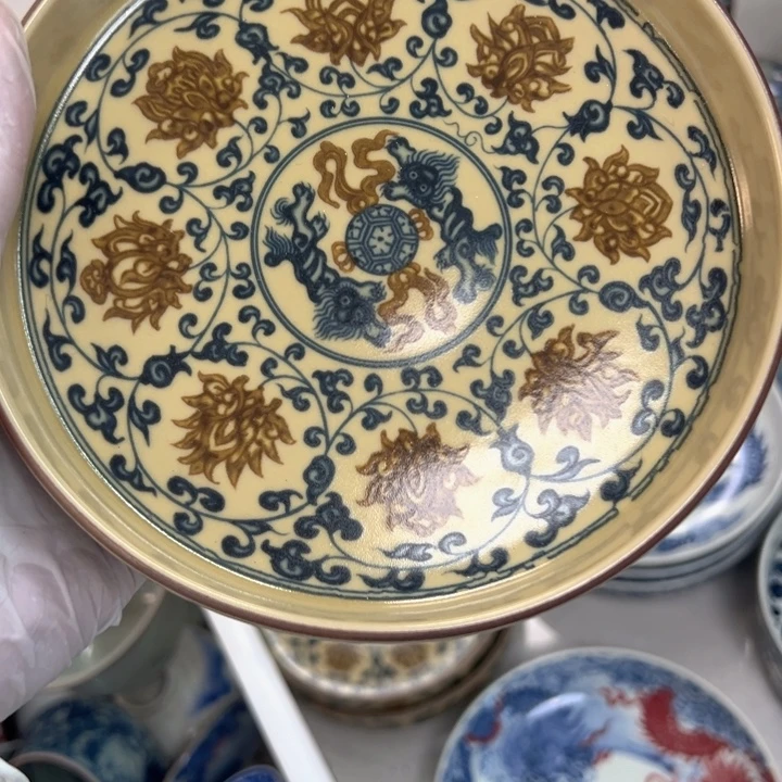 瓷片釉里金缠枝莲大壶承微瑕