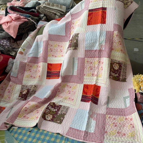 《辉岳》粉色真拼绗缝棉质床盖 不挑色发一个