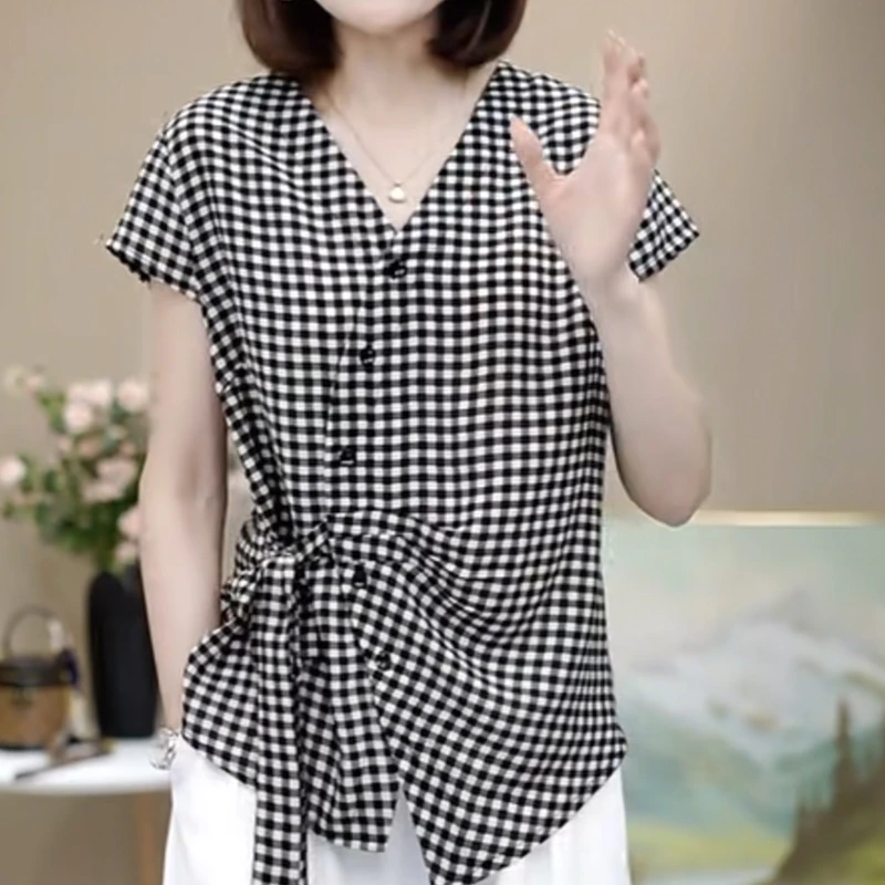 中年女士洋气百搭夏季T恤新款时尚显年轻V领短袖遮肉显瘦开衫上衣