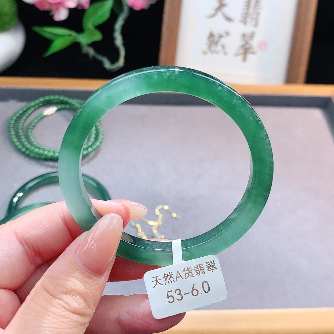 未镶嵌手镯（圆镯）翡翠