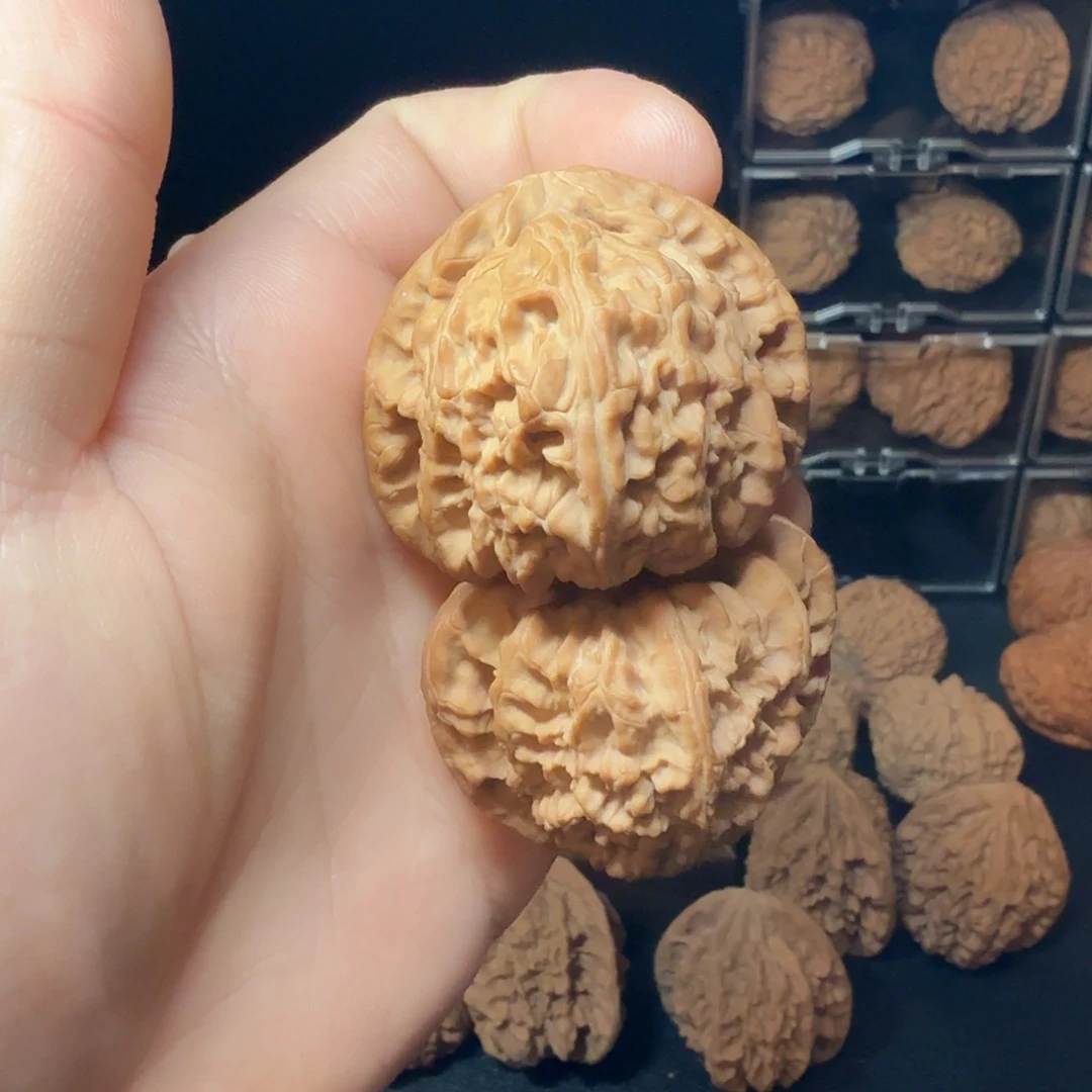 文玩核桃吊坠45三角白