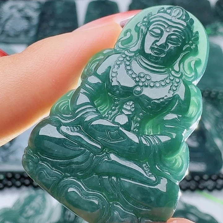 翡翠未镶嵌颈饰多样性发其一