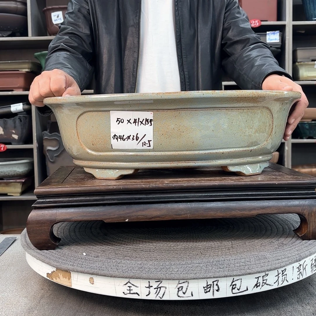 紫砂花盆紫砂的颜色很漂亮